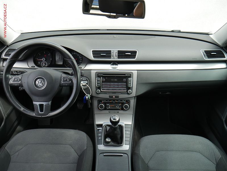 Volkswagen Passat (2011) 2.0TDi, ČR, Comfortline - fotka 8 z 22