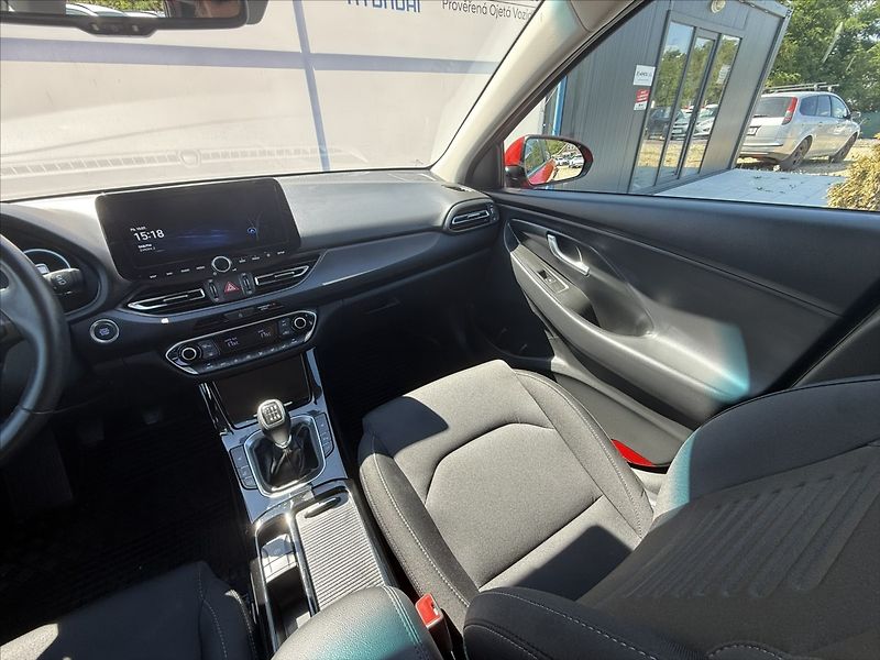 Hyundai i30 1,5 T-GDI 103kW Style - fotka 14 z 23
