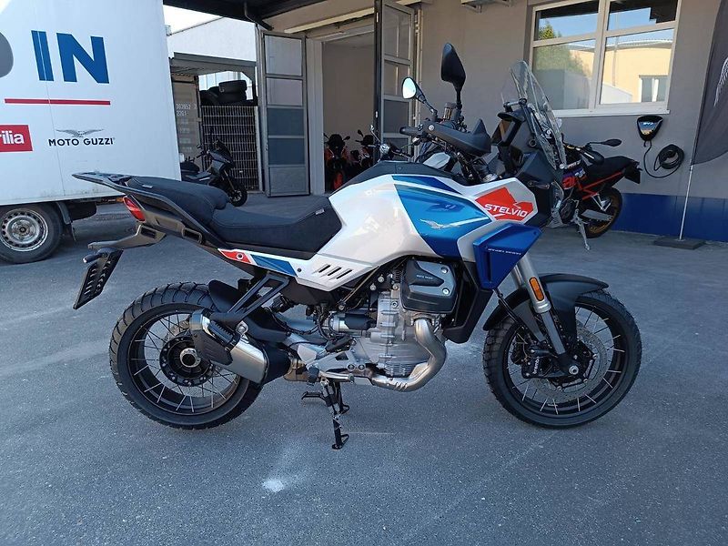 Moto Guzzi V 100 Stelvio (2026) Stelvio V100 Duecento Tributo - fotka 8 z 15