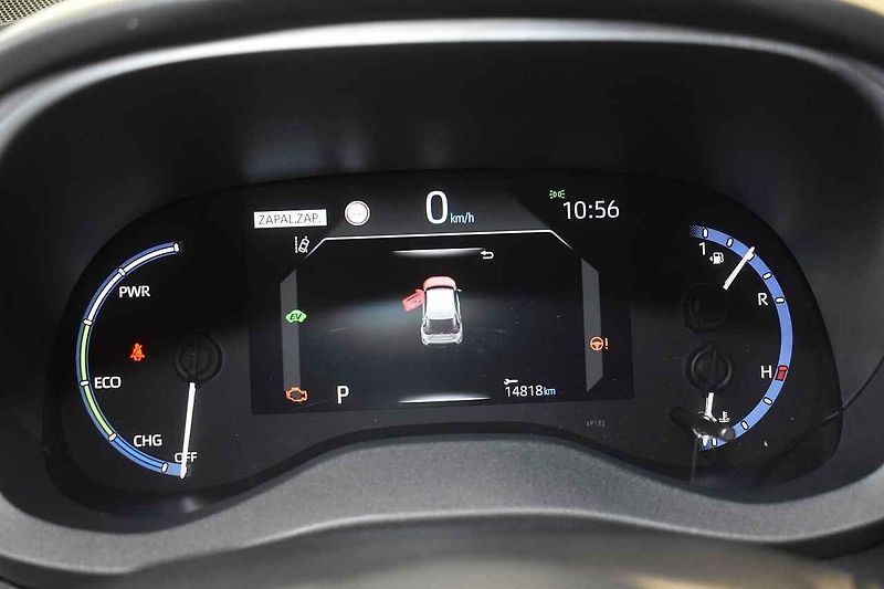Toyota Yaris Cross si poradí také s lehčím terénem