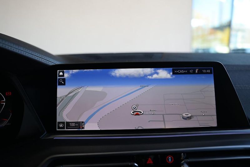 BMW X5 xDrive40i - fotka 16 z 33