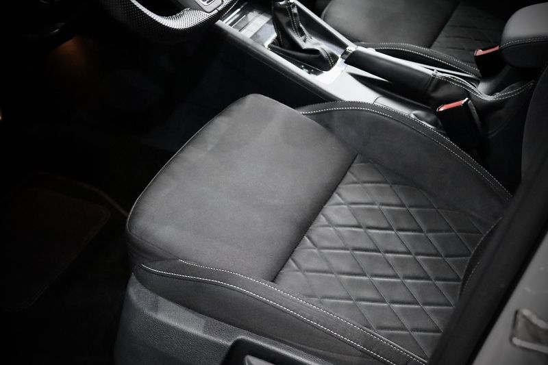 Škoda Octavia 3 FL 2.0 TSI 180 kW DSG RS - fotka 16 z 43