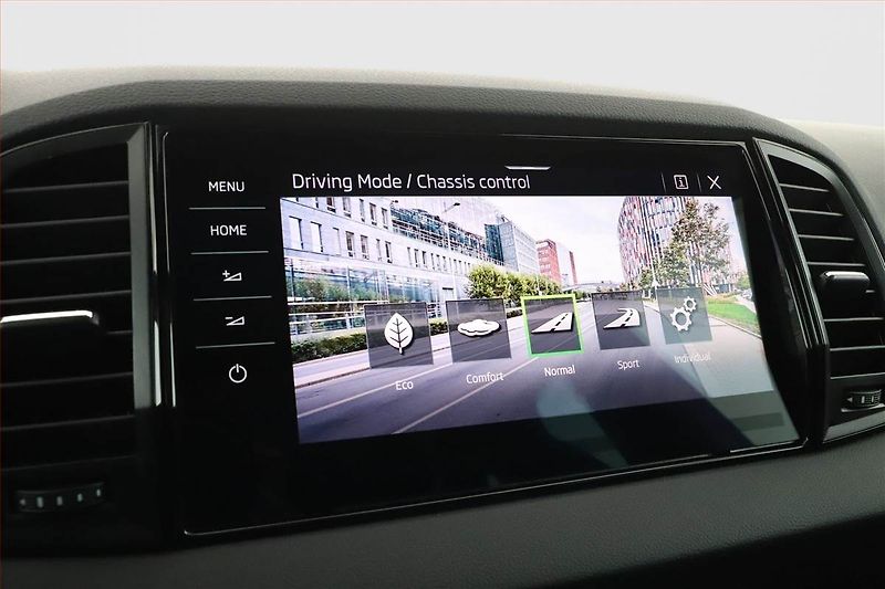 Škoda Karoq (2023) Sportline 1.5 TSI - fotka 14 z 19