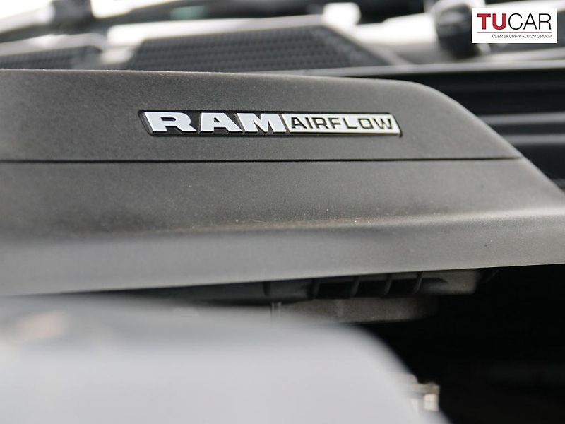 RAM 1500 (2024) Laramie 5.7 V8 HEMI E-Torque - fotka 37 z 38