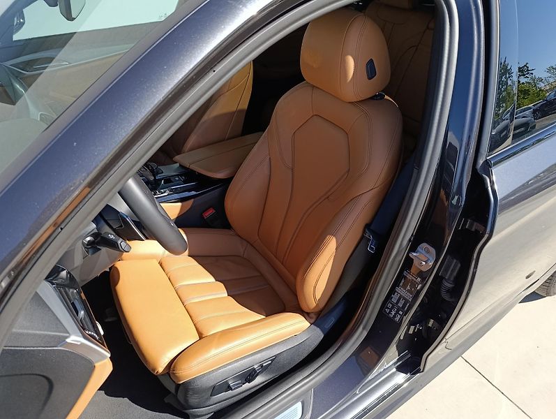 BMW Řada 5 540d xDRIVE MSPORT PANO DPH - fotka 12 z 34