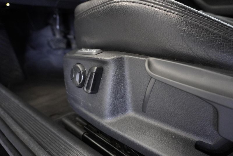 Volkswagen Passat 2.0TDi HIGHLINE DSG - fotka 13 z 42