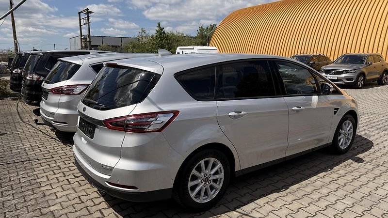Ford S-MAX (2023) 2.5 HEV,HYBRID,REZERVOVÁNO - fotka 34 z 36