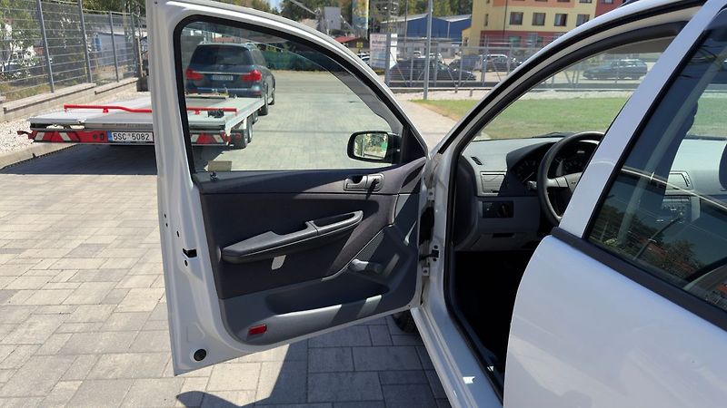 Škoda Fabia 1.2i 12V ČR 1. maj - fotka 13 z 25
