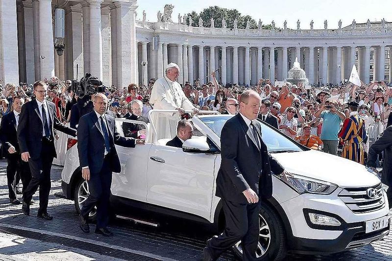 Vodíkový Papamobil vznikl vloni u příležitosti papežovy návštěvy Japonska