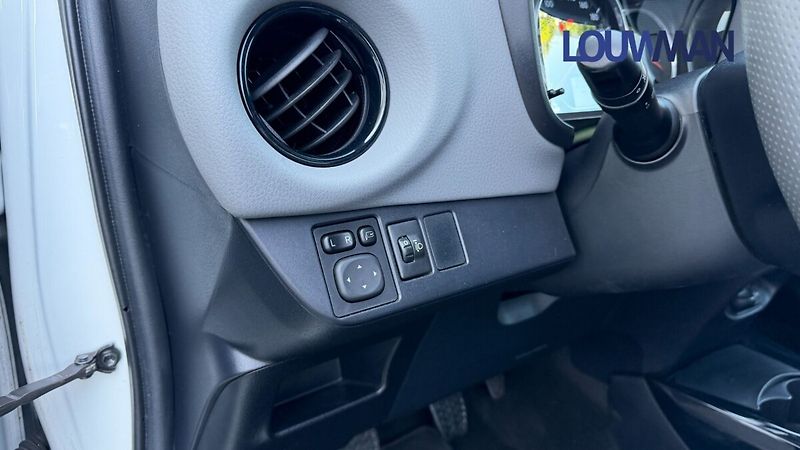 Toyota Yaris 1.33 VVT-i Selection Senso Sma - fotka 11 z 23