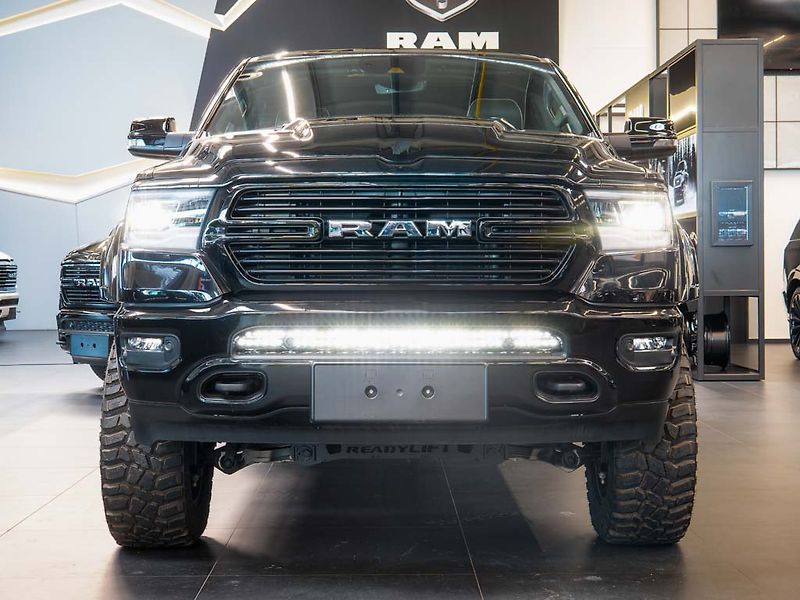 Dodge RAM (2025) 5.7 V8 Laramie 6 LIFT LPG - fotka 9 z 40