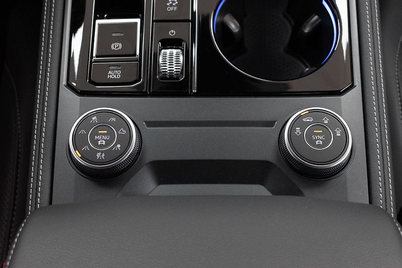 Volkswagen Touareg 3.0 TDI R-LINE*ZÁRUKA*TAŽNÉ*ČR - fotka 25 z 48