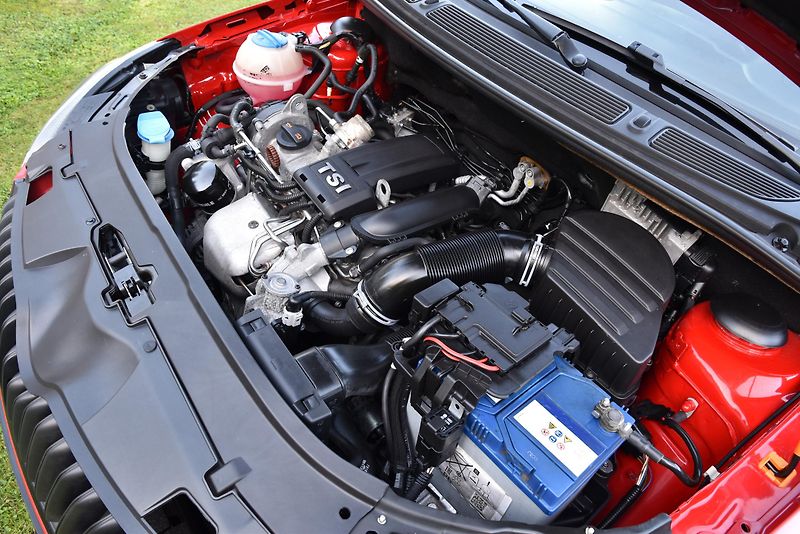 Škoda Fabia 1.2 TSi MONTE CARLO,KLIMA,TEMP - fotka 40 z 43