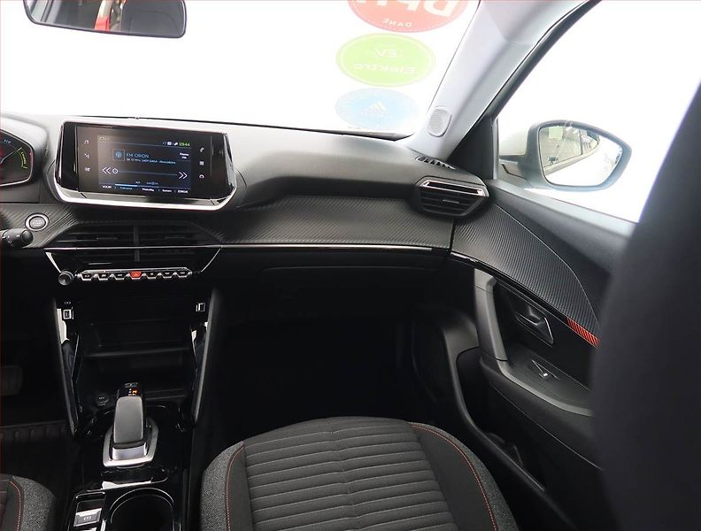 Peugeot 2008 (2021) Active 50 kWh, SoH 87% - fotka 8 z 23