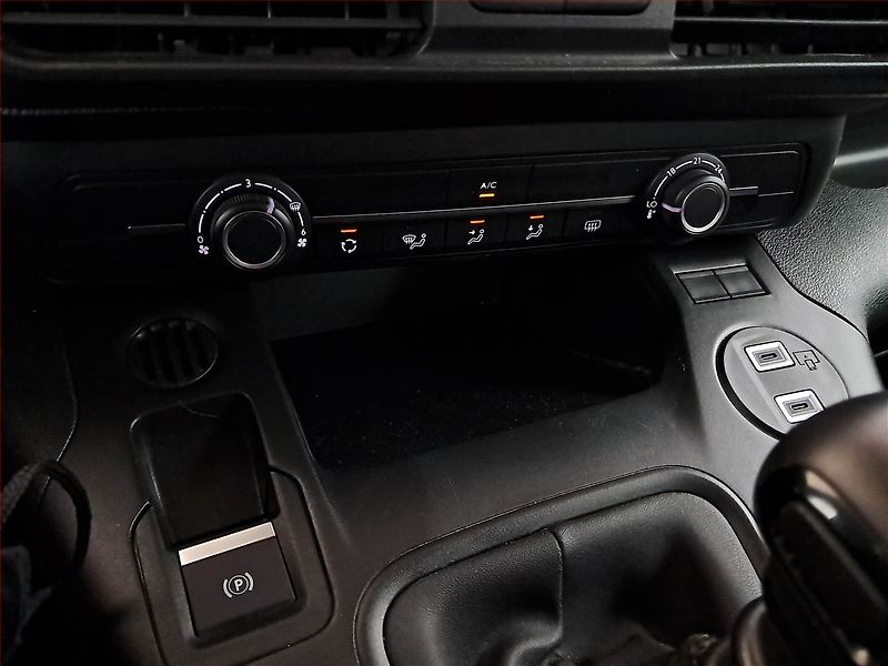 Citroën Berlingo (2024) Plus 1.2 PureTech, 5Míst, ČR - fotka 13 z 18