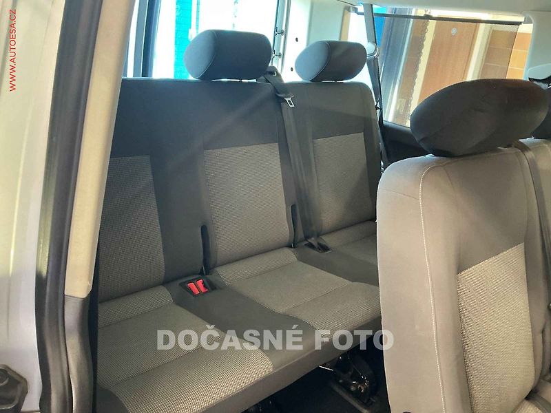 Volkswagen Caravelle (2011) 2.0TDi, Comfortline, TZ, - fotka 6 z 9