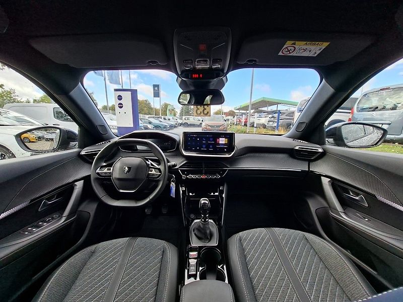 Peugeot 2008 ALLURE 1,2 PT 100k M6 - fotka 2 z 26