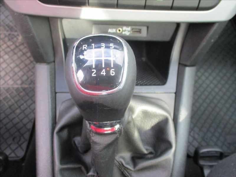 Škoda Yeti 1,2 TSI, klima, servis, tažné, - fotka 16 z 26