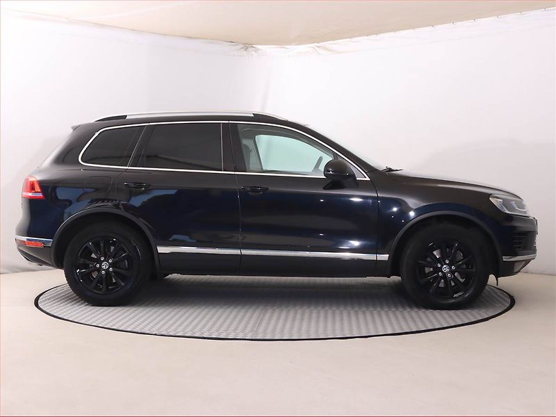 Volkswagen Touareg (2016) 3.0 TDI, 4X4, Automat - fotka 6 z 23