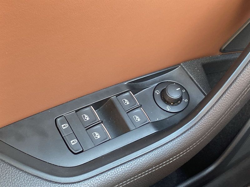 Škoda Superb (2022) 2.0 TSI 206kW 4x4 DSG L&K - fotka 20 z 41