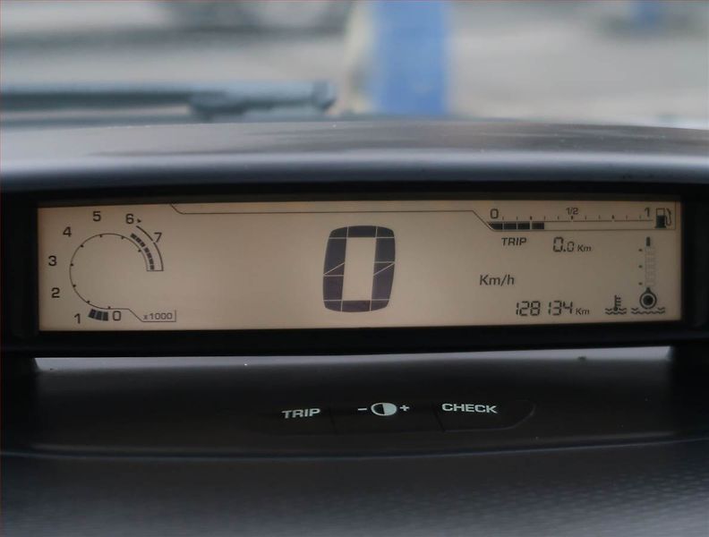 Citroën C4 (2010) 1.4 16V, po STK, jezdí skvěle - fotka 11 z 17