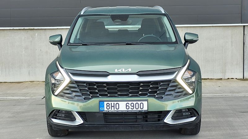 Kia Sportage 1,6i HEV - fotka 2 z 24