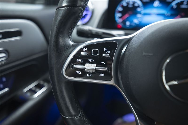 Mercedes-Benz GLB 2,0 200d 4MATIC NAVI KAMERA ČR - fotka 27 z 47