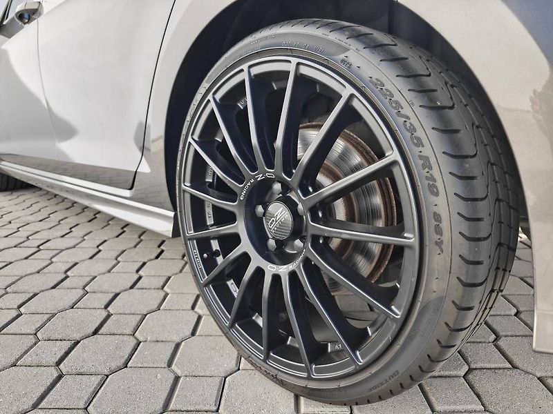 Volkswagen Golf R  4M 2,0TSi - fotka 22 z 24