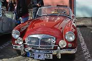 Automobiloví a motocykloví veteráni se vydali v neděli na tradiční jízdu Ze zámku na hrad. Start byl na Horním náměstí v Přerově, kde si lidé užili bohatý program.