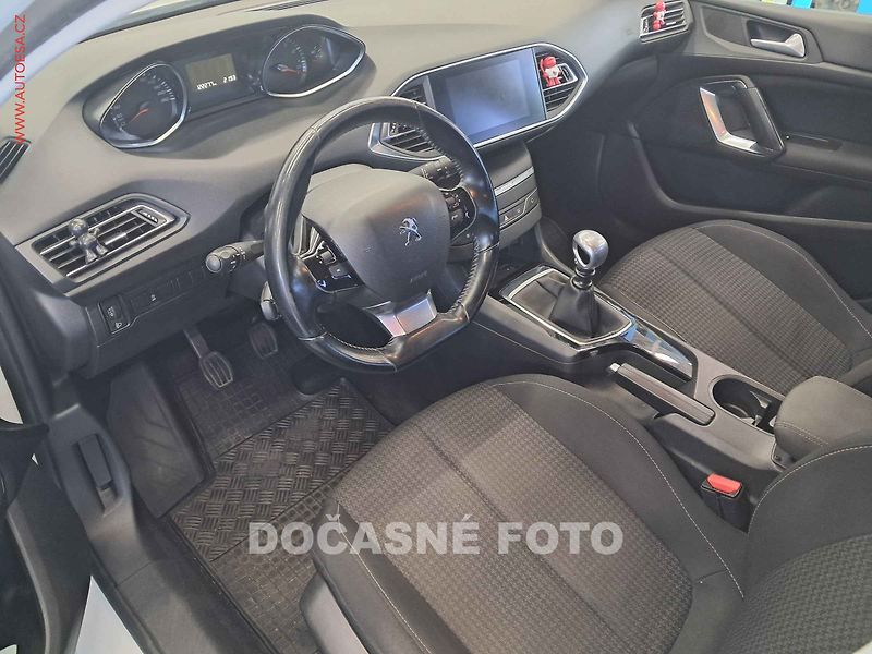 Peugeot 308 (2019) 1.2 PT, 1.maj,ČR, servis - fotka 3 z 3