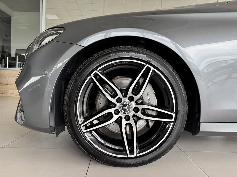 Mercedes-Benz Třídy E 220d 4Matic AMG*REZERVACE! - fotka 39 z 40