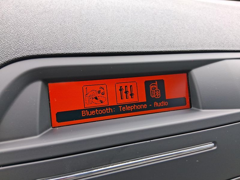 Citroën C5 EXCLUSIVE 2.0 HDi 120 kW - fotka 14 z 25