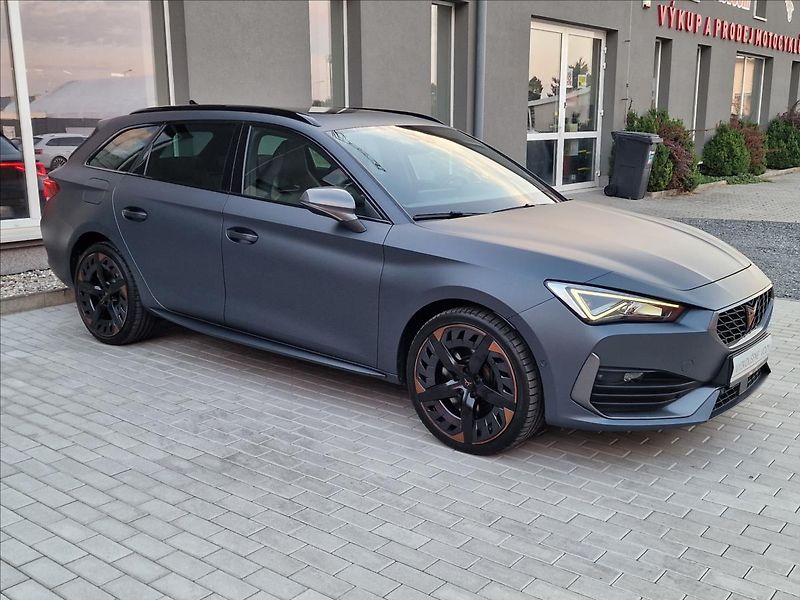Cupra Leon 1.4TSI e-HYBRID 180kW DSG ST - fotka 2 z 50