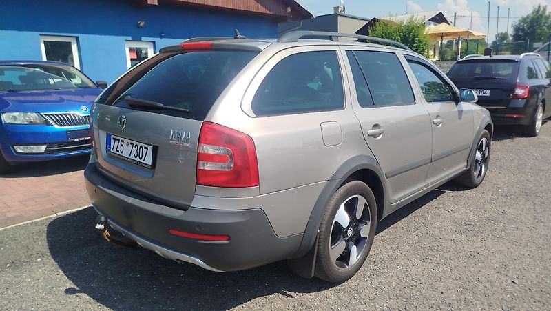 Škoda Octavia (2008) 2.0 FSI - fotka 3 z 27