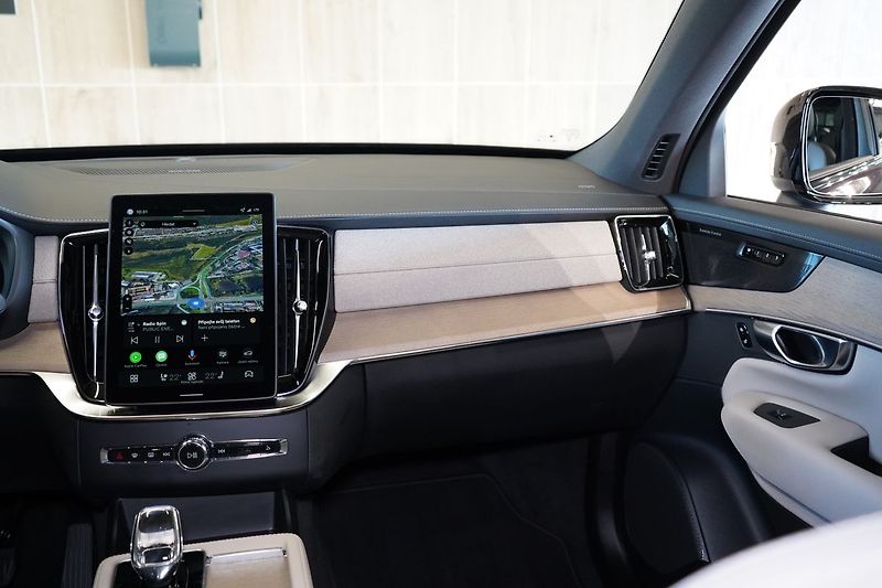 Volvo XC90 T8 PLUS Dark, Vzduch, 360° - fotka 49 z 49