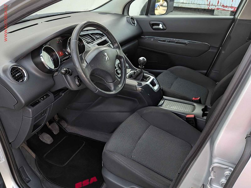 Peugeot 5008 (2010) 1.6 HDi, AC, tempo - fotka 9 z 14