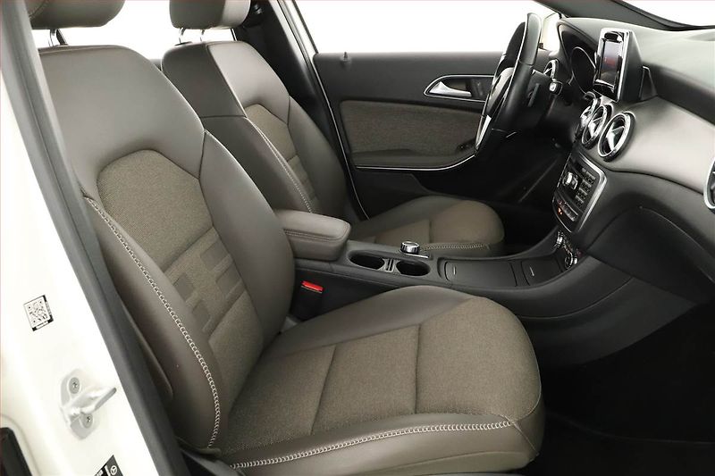 Mercedes-Benz GLA (2016) 200 CDI 4MATIC - fotka 7 z 17
