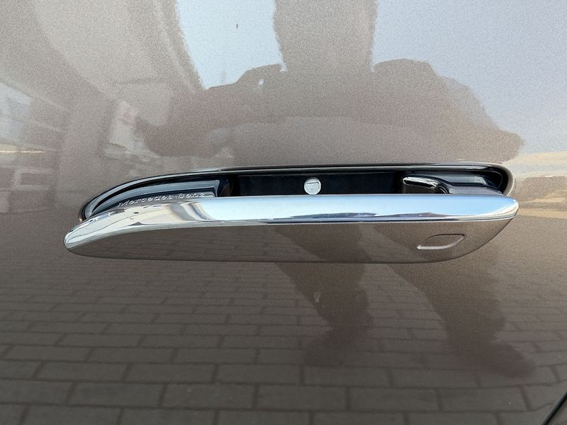 Mercedes-Benz EQE 500 AMG 4MATIC SUV - fotka 25 z 39