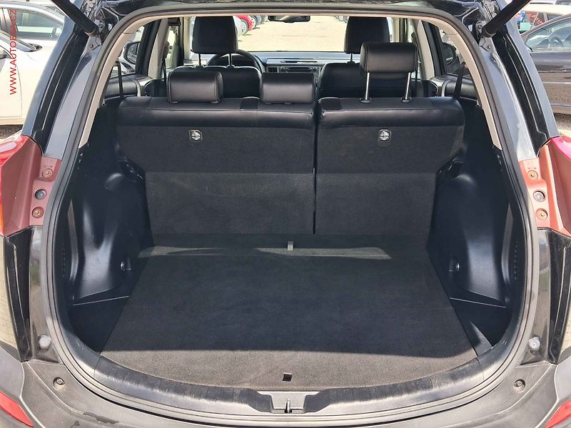 Toyota RAV4 (2014) 2.0 D-4D 4x4, AC, kůže - fotka 7 z 25