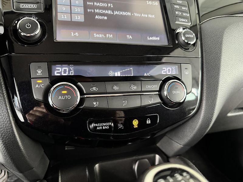 Nissan Qashqai 1,2DIG-T*Navi*Kamera*Tažné*ČR - fotka 22 z 32