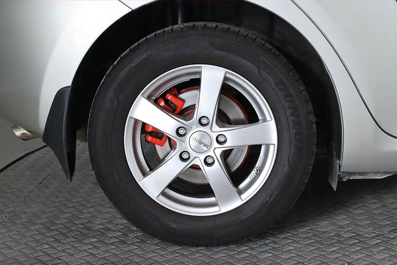 Toyota Auris (2009) 1.3 Dual VVT-i, Serv.kniha - fotka 15 z 19