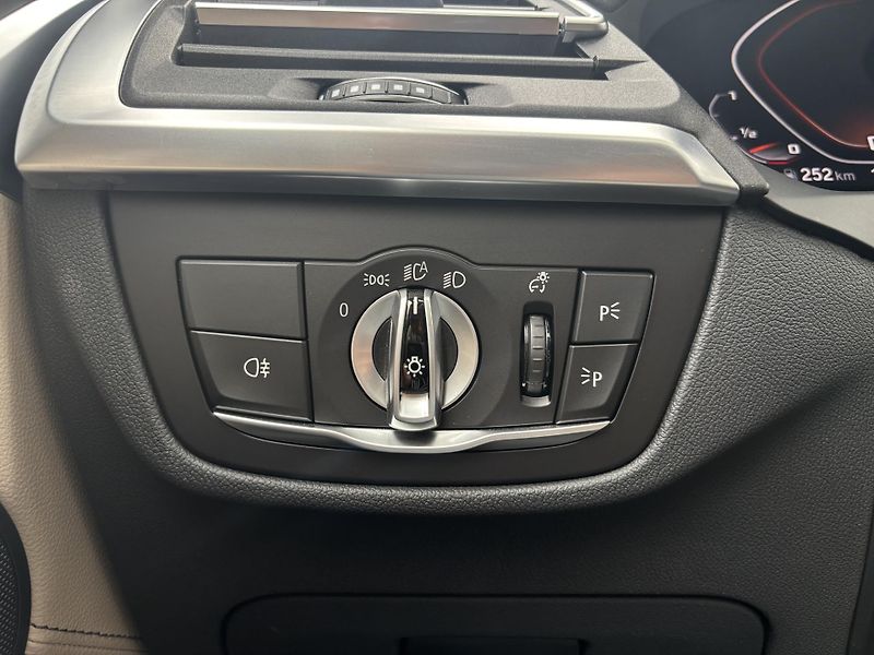 BMW X3 (2023) M40d xDrive HUD tažné PANO DPH - fotka 13 z 38