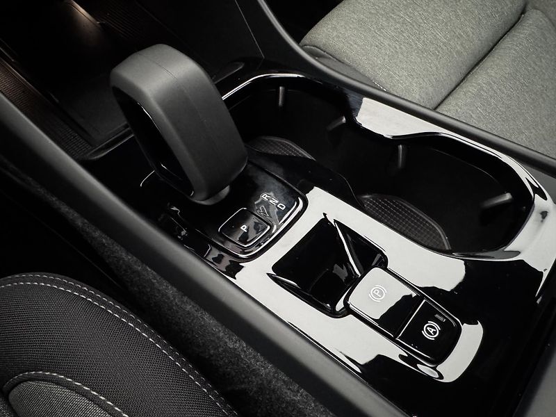 Volvo XC40 B3 DARK PLUS CZ 1.maj - fotka 29 z 48