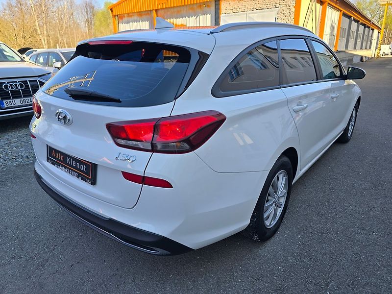 Hyundai i30 1.6CRDi COMFORT LED KAMERA NAV - fotka 4 z 35