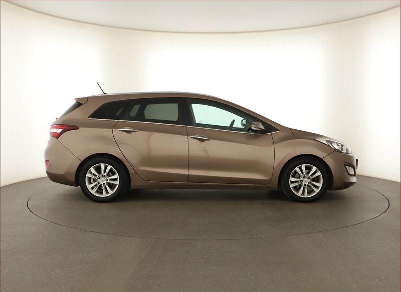 Hyundai i30 (2014) 1.6 CRDi, Navi, Tempomat - fotka 6 z 14