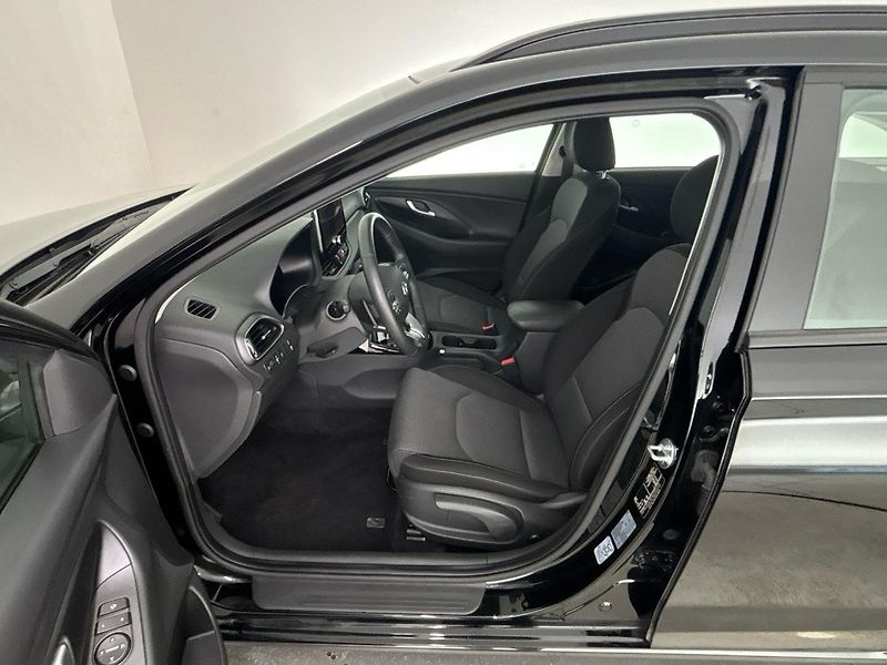Hyundai i30 Smart DCT - fotka 7 z 26