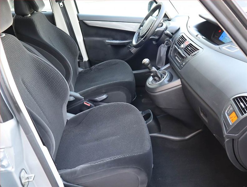 Citroën C4 Picasso (2006) 1.6 HDi, 7 míst, po STK, Klima - fotka 9 z 21