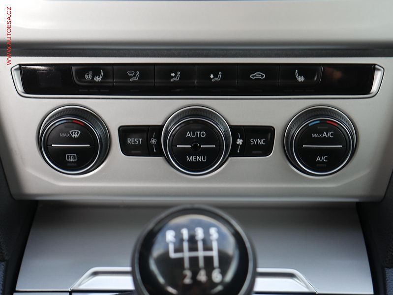 Volkswagen Passat (2015) 2.0 TDi, Comfortline, panor - fotka 13 z 18