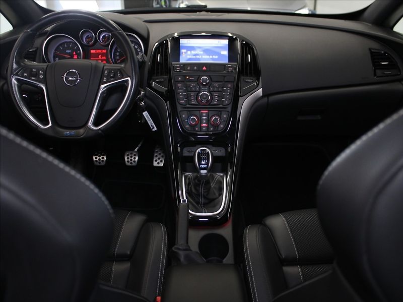 Opel Astra 2,0 Turbo 280koní OPC Infinity - fotka 8 z 25