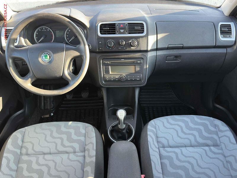 Škoda Fabia (2007) 1.4i, AC, park.asist - fotka 8 z 15